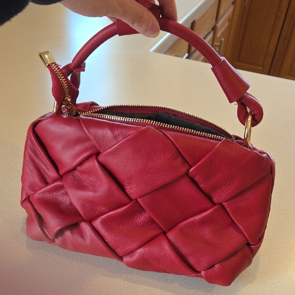 Valentina Fiore Elegant Red Woven Shoulder Bag